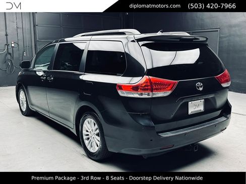 Used 2011 Toyota Sienna XLE w/ Premium Pkg FWD image 5
