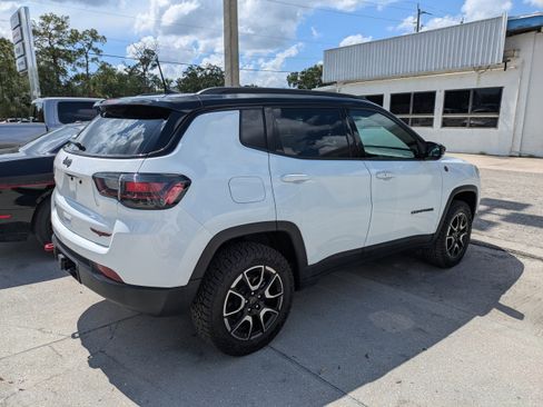 Used 2025 Jeep Compass Trailhawk w/ Trailhawk Elite Group AWD/4WD image 4