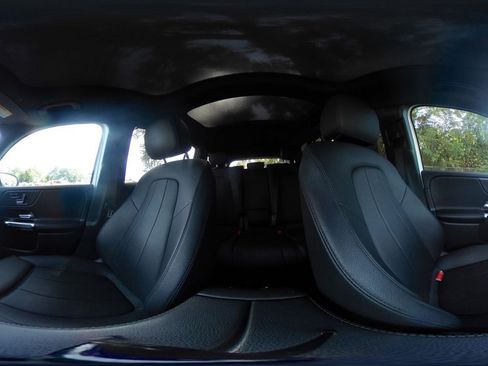 Used 2025 Mercedes-Benz GLB 250 4MATIC image 44