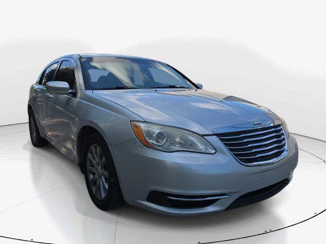 Used 2012 Chrysler 200 Touring FWD image 4
