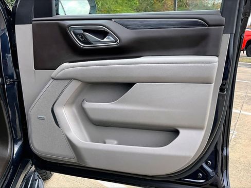 Used 2022 GMC Yukon XL SLT image 23