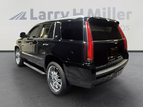 Used 2016 Cadillac Escalade Luxury AWD/4WD image 3