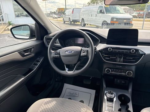Used 2022 Ford Escape SE w/ Cold Weather Package image 18