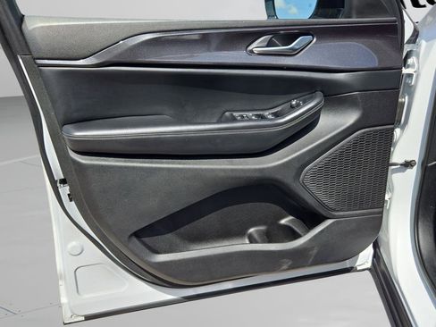 Used 2023 Jeep Grand Cherokee L Laredo image 34