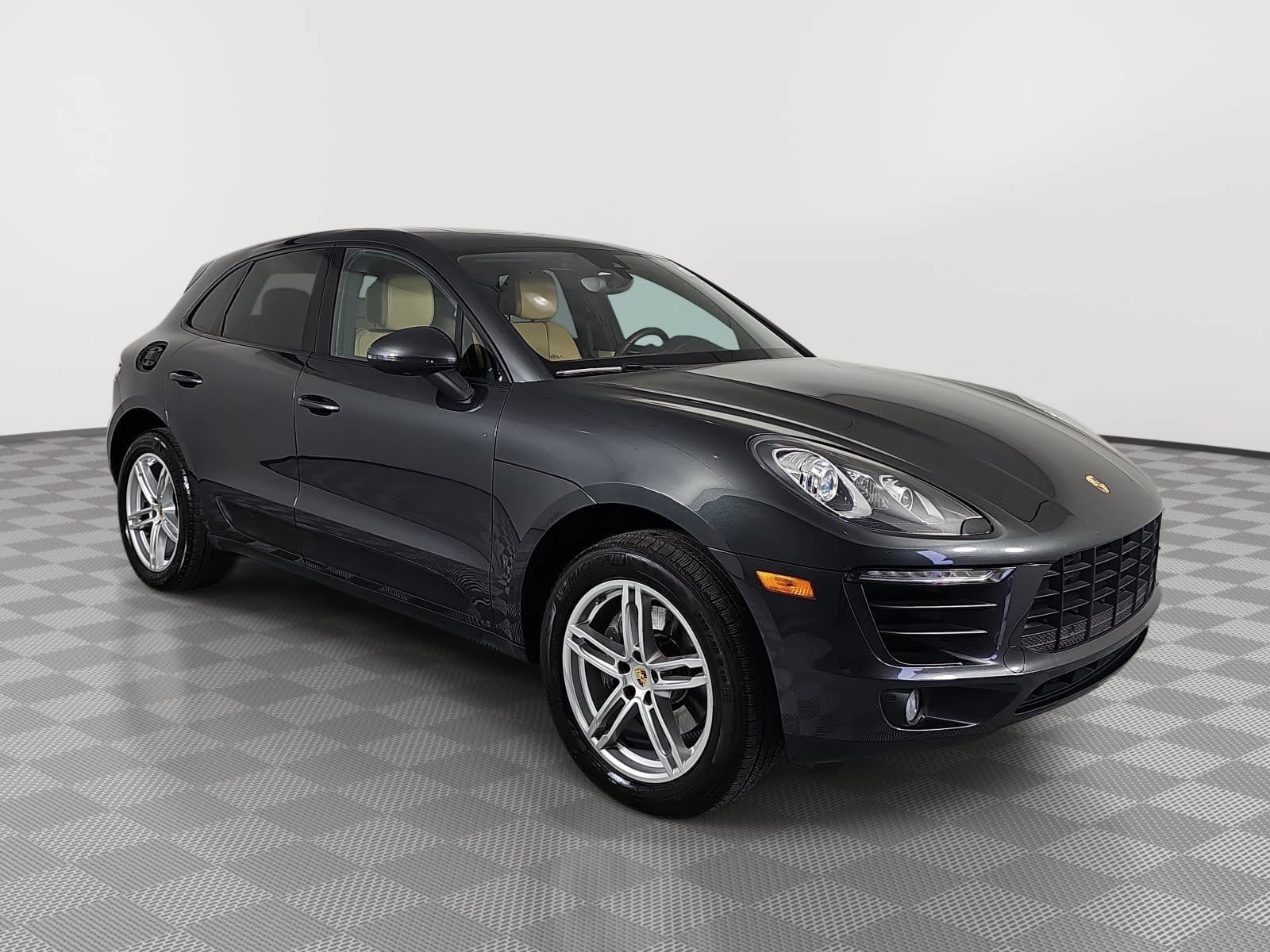 Used 2018 Porsche Macan w/ Premium Package Plus AWD/4WD image 2