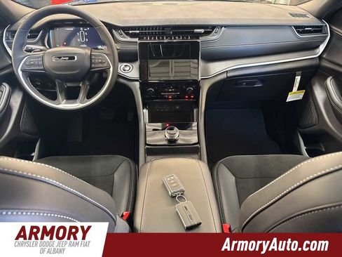 New 2025 Jeep Grand Cherokee L Altitude image 37