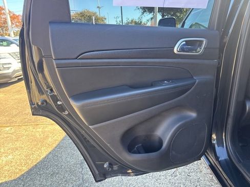 Used 2015 Jeep Grand Cherokee Altitude image 18