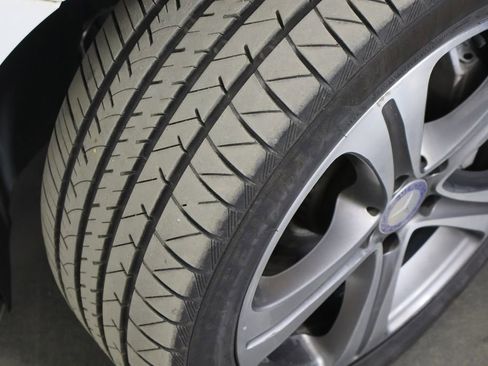 Used 2017 Mercedes-Benz E 300 4MATIC image 39