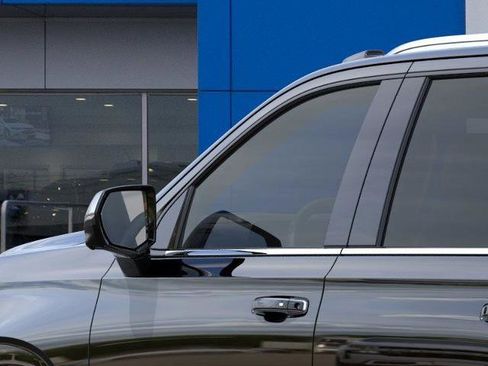 New 2026 Chevrolet Suburban Premier image 12