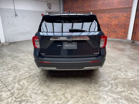 Certified 2022 Ford Explorer XLT w/ Equipment Group 202A image 4