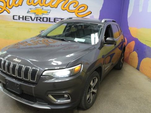 Used 2019 Jeep Cherokee Limited w/ Luxury Group FWD image 4