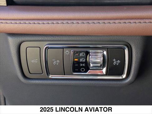 Used 2025 Lincoln Aviator Reserve w/ Jet Appearance Package image 19
