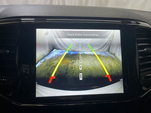 Used 2021 Jeep Grand Cherokee Laredo X image 17