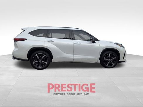 Used 2022 Toyota Highlander XSE image 5
