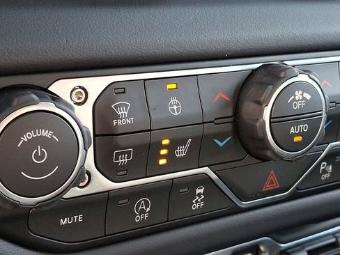 New 2026 Jeep Wrangler Unlimited Sahara AWD/4WD image 17