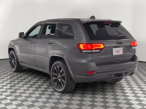 Used 2019 Jeep Grand Cherokee Altitude RWD image 3