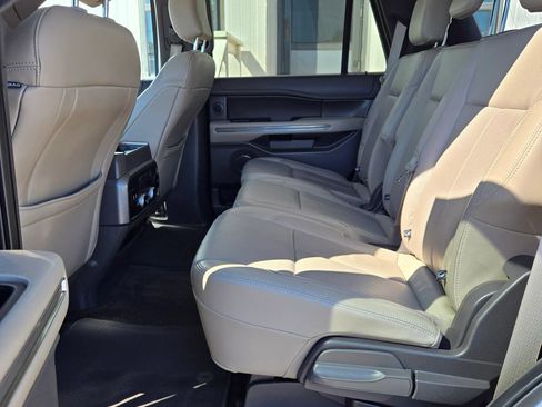 Used 2018 Ford Expedition XLT w/ Equipment Group 202A AWD/4WD image 12