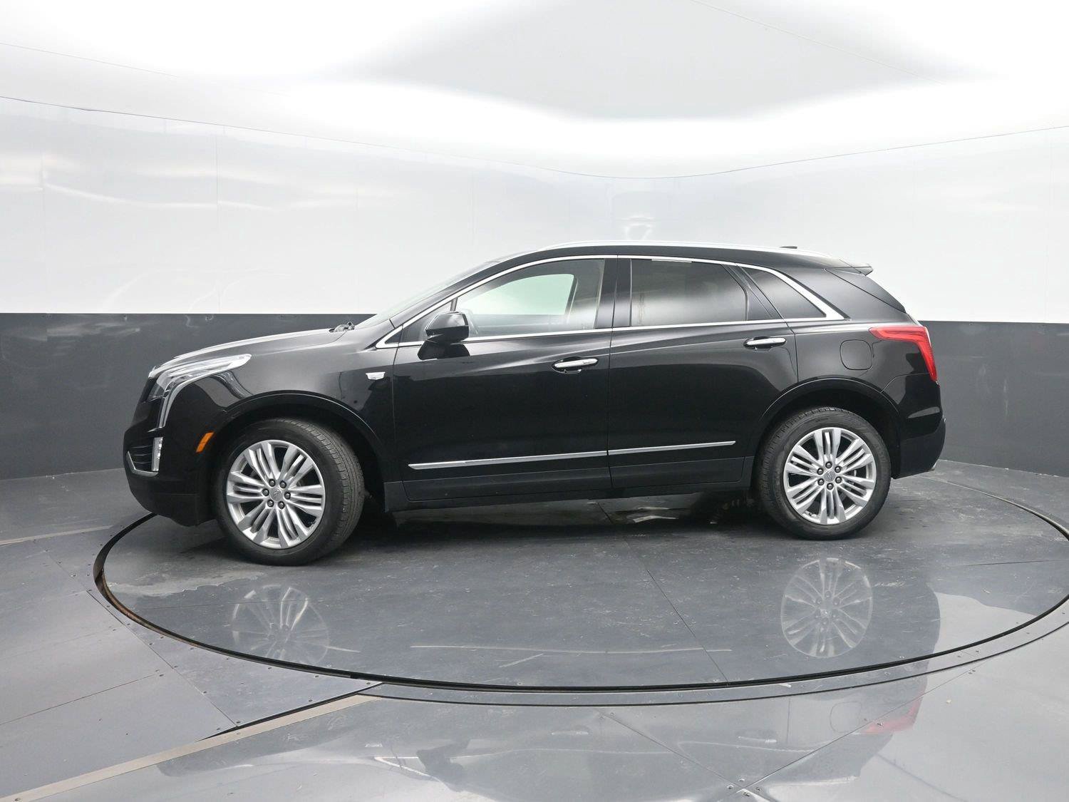 Used 2018 Cadillac XT5 Premium Luxury AWD/4WD image 1