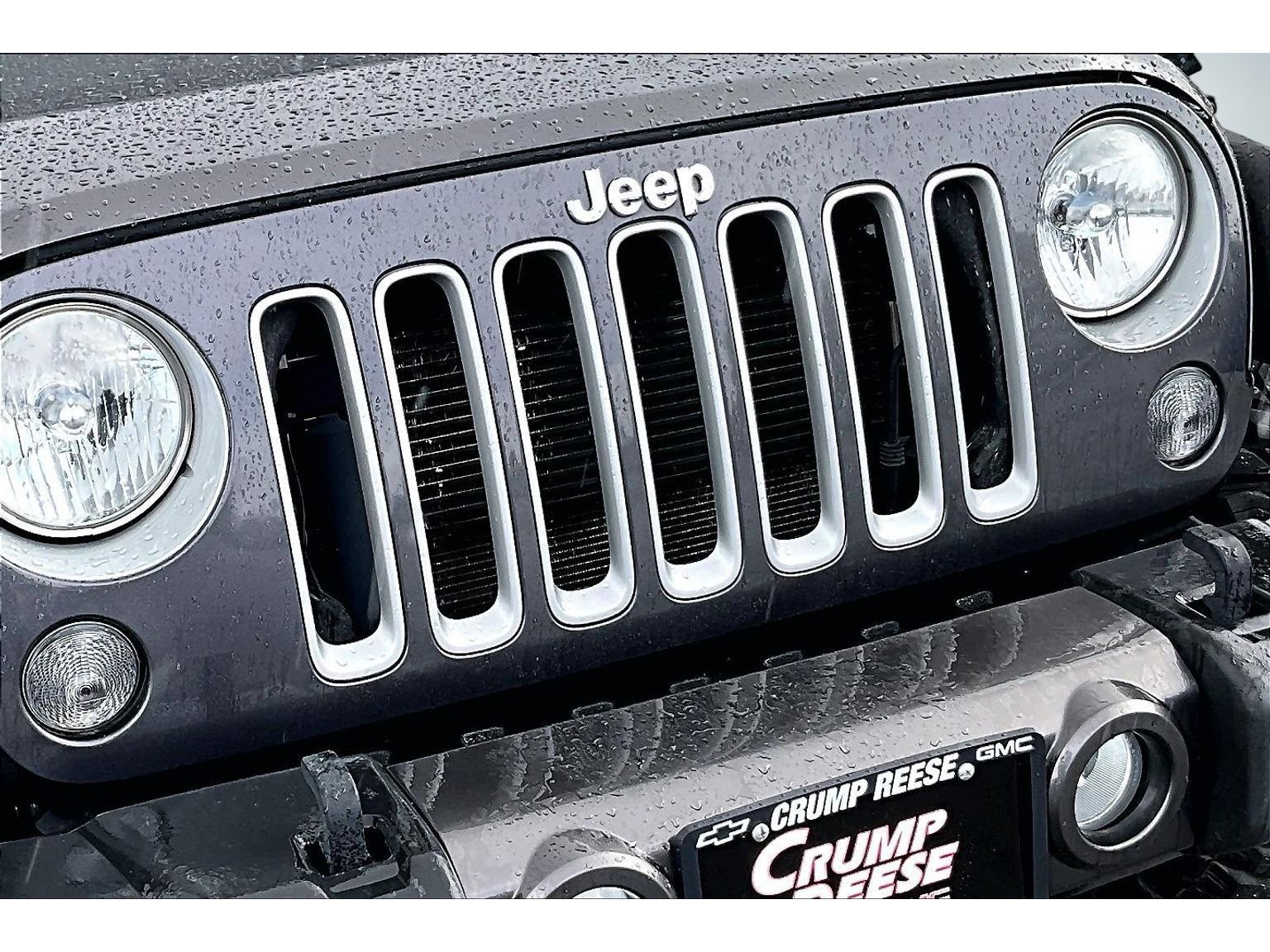 Used 2016 Jeep Wrangler Unlimited Sahara w/ Connectivity Group AWD/4WD image 32
