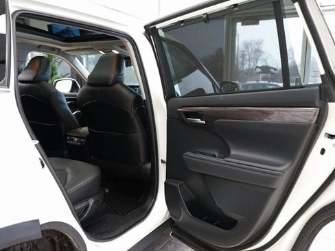 Used 2021 Toyota Highlander Platinum image 52