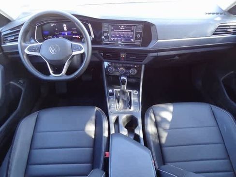 Used 2024 Volkswagen Jetta SE image 11