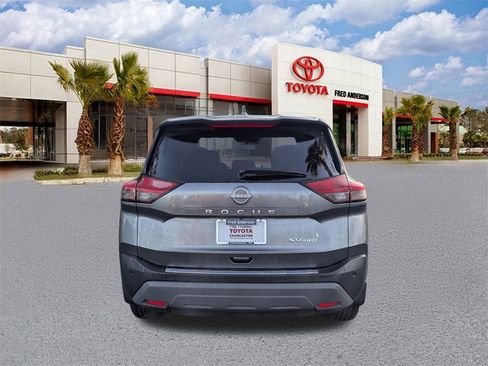 Used 2022 Nissan Rogue SV image 5