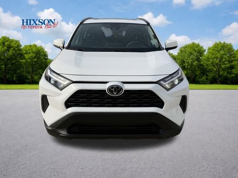 Used 2022 Toyota RAV4 XLE image 2