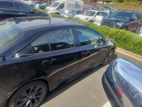 Certified 2025 Toyota Corolla SE w/ SE Premium Package image 9