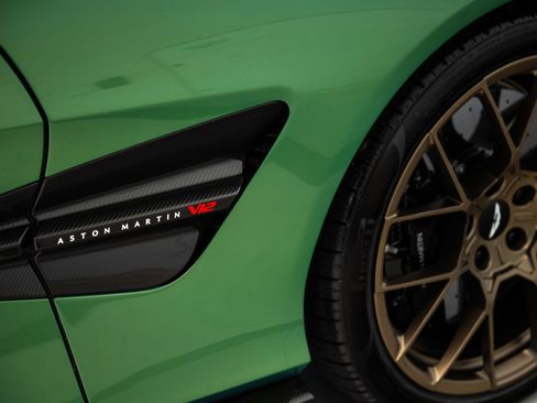 Used 2025 Aston Martin Vanquish Coupe image 9