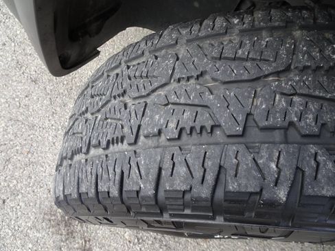 Used 2017 Jeep Cherokee Trailhawk image 13