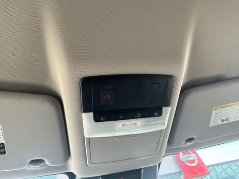 Used 2025 Nissan Rogue SV FWD image 29