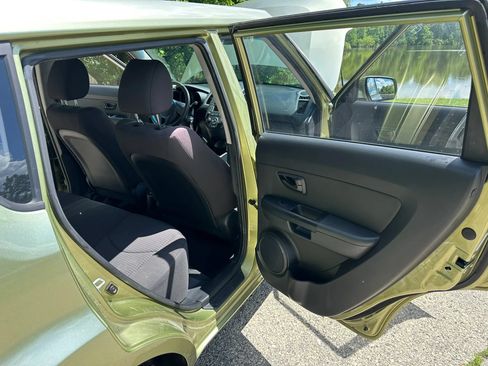 Used 2012 Kia Soul FWD image 12