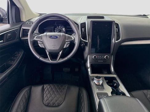 Used 2024 Ford Edge Titanium AWD/4WD image 2