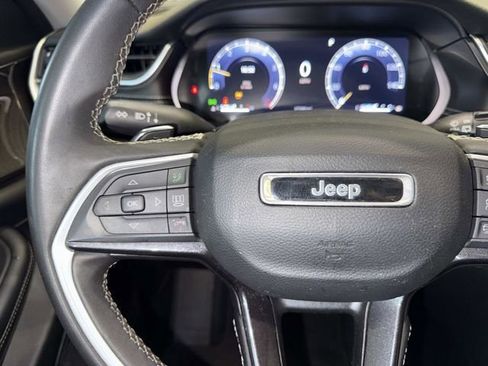 Used 2023 Jeep Grand Cherokee Laredo RWD image 13