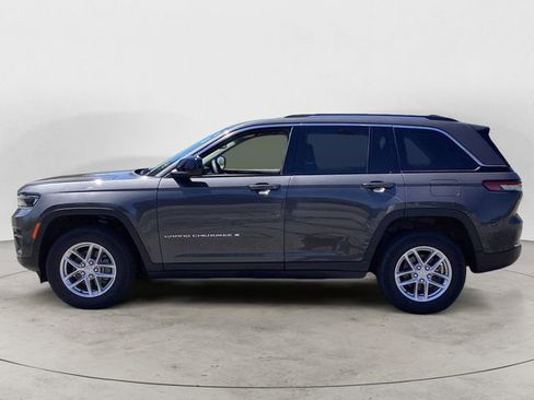 Used 2023 Jeep Grand Cherokee Laredo X AWD/4WD image 2