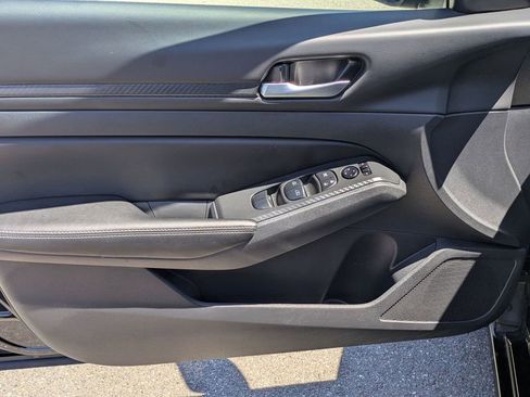 Used 2025 Nissan Altima 2.5 SV image 11