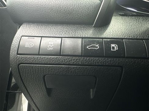 Used 2018 Toyota Camry XLE image 31