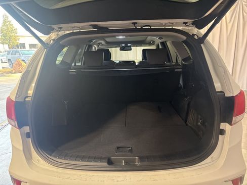 Used 2017 Hyundai Santa Fe SE image 11