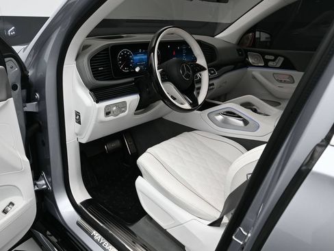 Used 2025 Mercedes-Benz Maybach GLS 600 4MATIC image 4