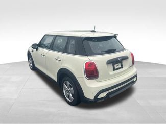 Used 2022 MINI Cooper 4-Door Hardtop FWD video 2