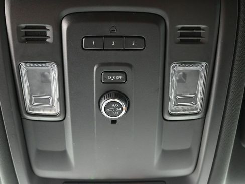 Used 2024 Chevrolet Suburban LT AWD/4WD image 18