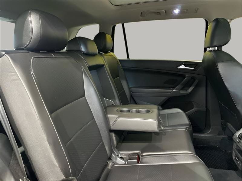 Used 2018 Volkswagen Tiguan SEL FWD image 22