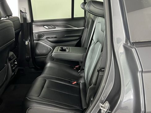 Used 2022 Jeep Grand Cherokee Limited image 23