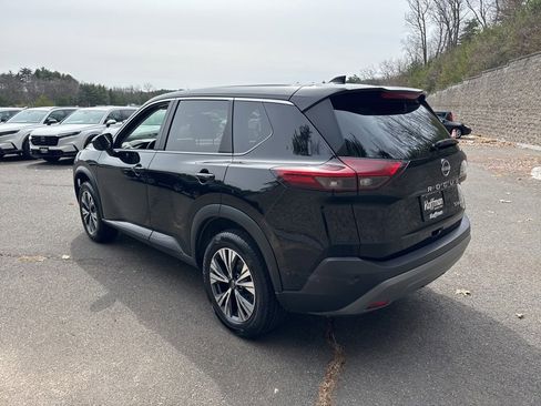 Used 2023 Nissan Rogue SV image 3