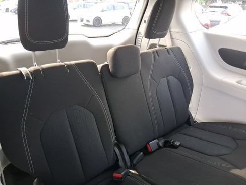 Used 2023 Chrysler Voyager LX FWD image 11