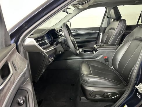 Used 2023 Jeep Grand Cherokee 30th Anniversary image 11