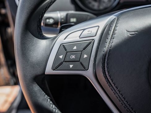 Used 2013 Mercedes-Benz SL 550 image 25