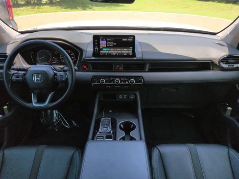 Used 2025 Honda Pilot EX-L image 14