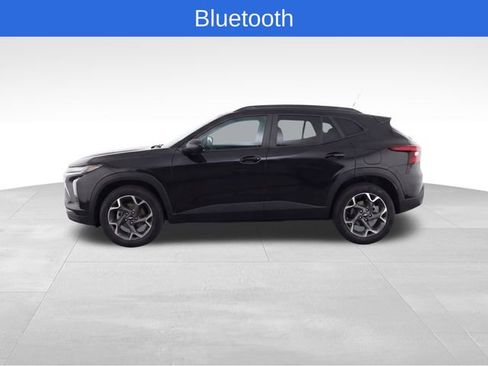 Used 2025 Chevrolet Trax LT w/ LT Convenience Package FWD image 6