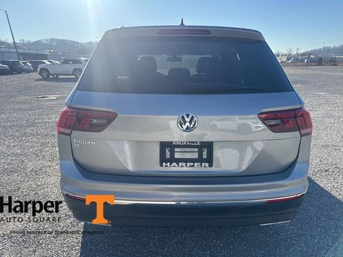 Used 2021 Volkswagen Tiguan SE w/ Panoramic Sunroof Package image 4